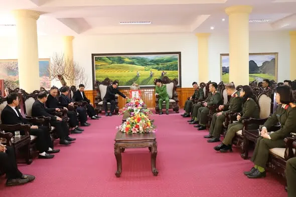 Hình ảnh: Quý cha và đại diện các giáo xứ chúc Tết các ban ngành tỉnh Lai Châu