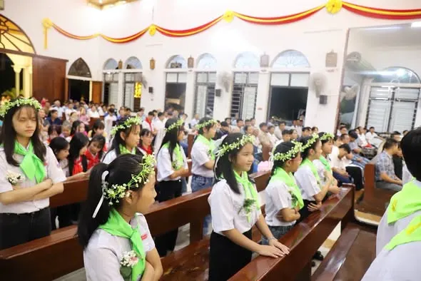 Hình ảnh: Mừng lễ Đức Mẹ Hồn Xác Lên Trời 2025 và Rước lễ lần đầu