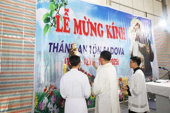 Giáo khu An-tôn mừng lễ quan thầy và làm phép tượng Thánh Antôn – ảnh 2