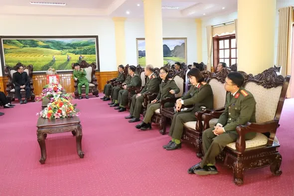 Quý cha và đại diện các giáo xứ chúc Tết các ban ngành tỉnh Lai Châu – ảnh 2