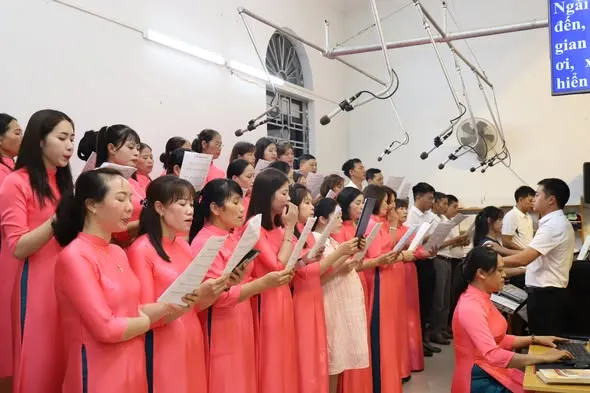 Mừng lễ Chúa Thánh Thần Hiện Xuống 2025 – ảnh 2