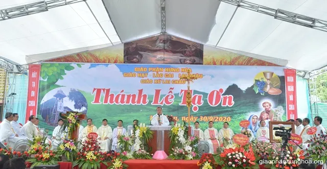 Lễ đài Thánh lễ tạ ơn năm 2020