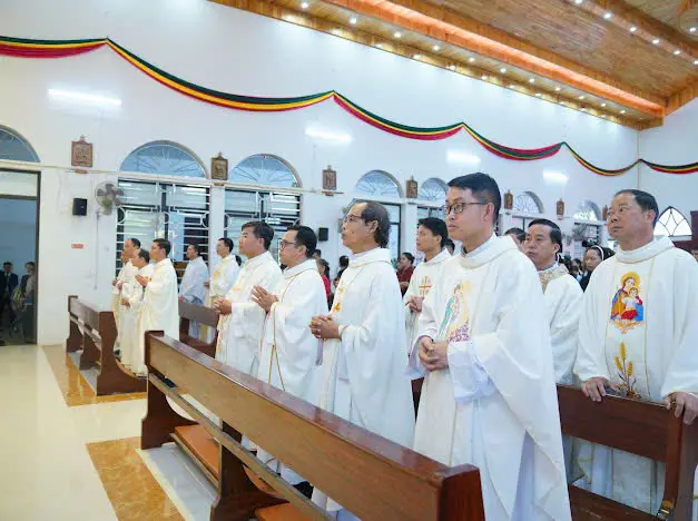 Quý cha đồng tế trong Thánh lễ