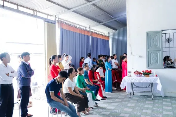 Giáo họ Noong Hẻo lần đầu đặt Mình Thánh Chúa chầu thay mặt Giáo phận – ảnh 3