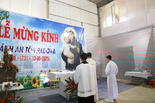 Giáo khu An-tôn mừng lễ quan thầy và làm phép tượng Thánh Antôn – ảnh 3