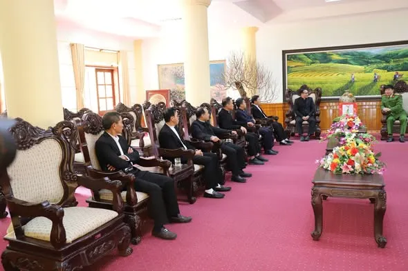 Quý cha và đại diện các giáo xứ chúc Tết các ban ngành tỉnh Lai Châu – ảnh 3