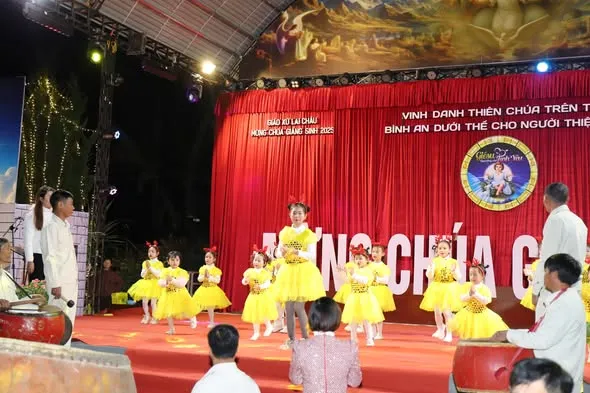 Đêm hoan ca, diễn nguyện và Thánh lễ mừng Chúa Giáng Sinh 2025 – ảnh 3
