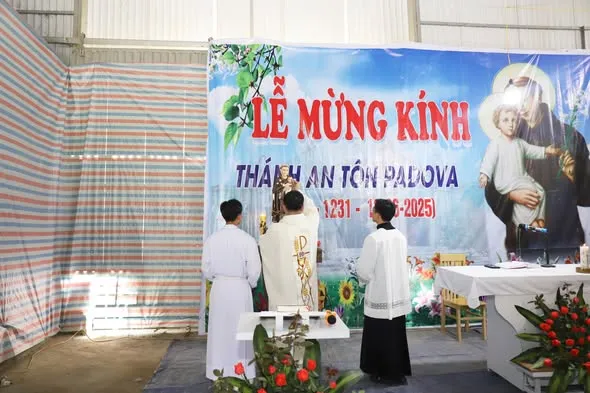 Giáo khu An-tôn mừng lễ quan thầy và làm phép tượng Thánh Antôn – ảnh 4