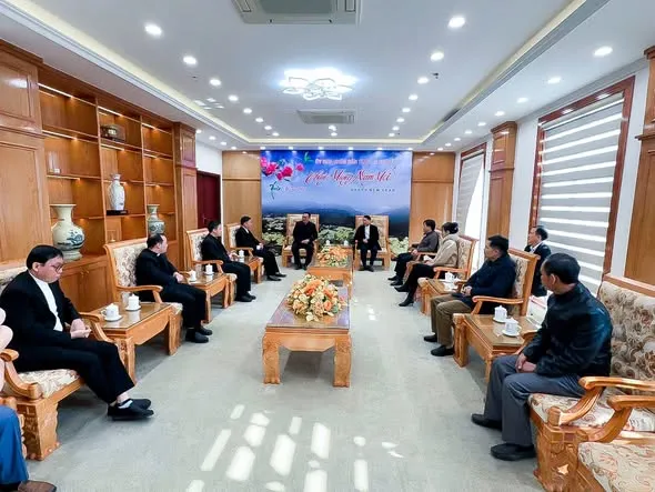 Đoàn linh mục tại Lai Châu chúc Tết chính quyền dịp Xuân Ất Tỵ 2025 – ảnh 4