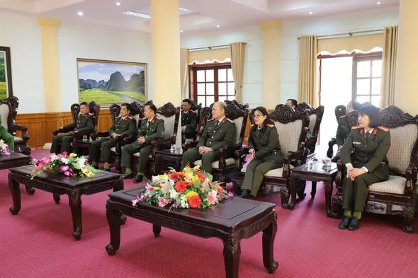 Quý cha và đại diện các giáo xứ chúc Tết các ban ngành tỉnh Lai Châu – ảnh 4